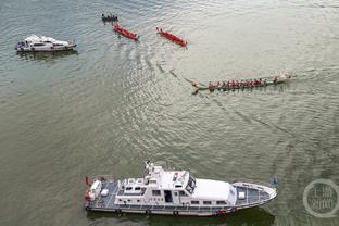 三方竞争！记者：曼联、利物浦、曼城正与里尔18岁中卫约罗接触